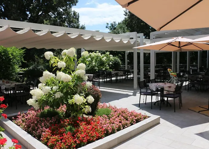 Slavey 4* Goudstrand