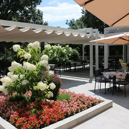 Slavey - 4* Golden Sands