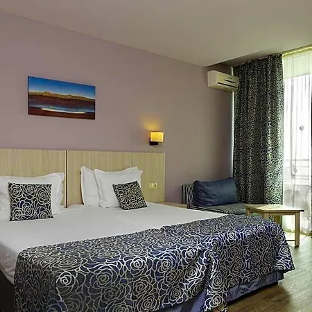 Отель Slavey 4*