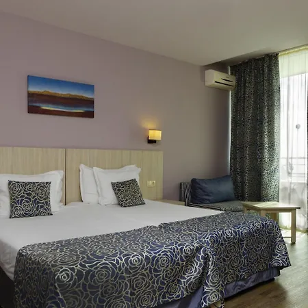 Готель Slavey 4*